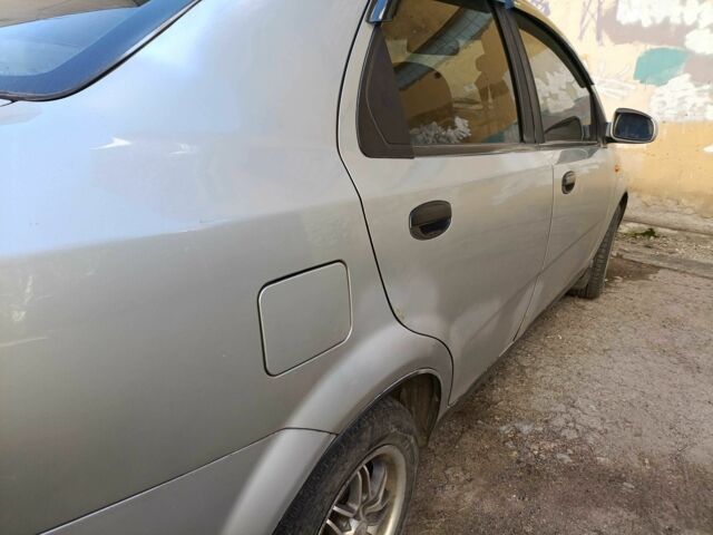 Серый Шевроле Авео, объемом двигателя 1.5 л и пробегом 300 тыс. км за 1910 $, фото 4 на Automoto.ua