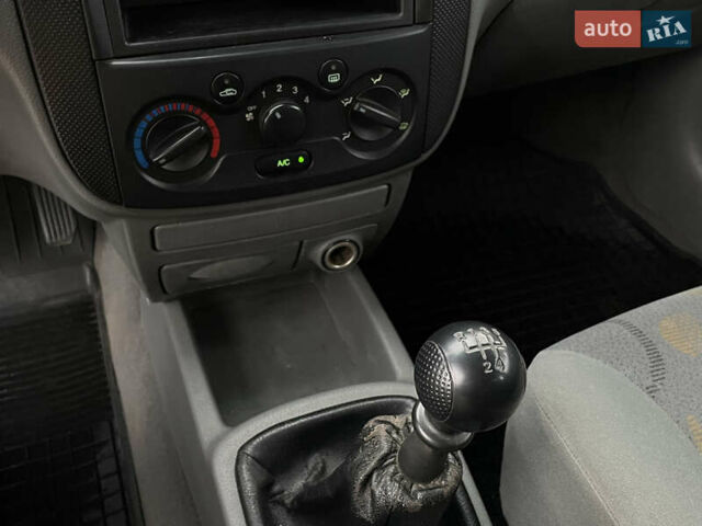 Серый Шевроле Авео, объемом двигателя 1.5 л и пробегом 259 тыс. км за 3499 $, фото 13 на Automoto.ua