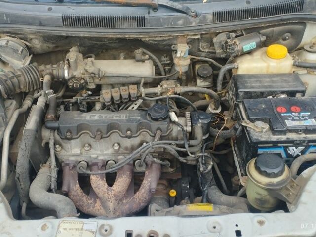 Серый Шевроле Авео, объемом двигателя 1.5 л и пробегом 313 тыс. км за 1650 $, фото 15 на Automoto.ua