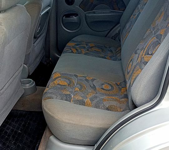 Сірий Шевроле Авео, об'ємом двигуна 1.5 л та пробігом 262 тис. км за 2050 $, фото 4 на Automoto.ua