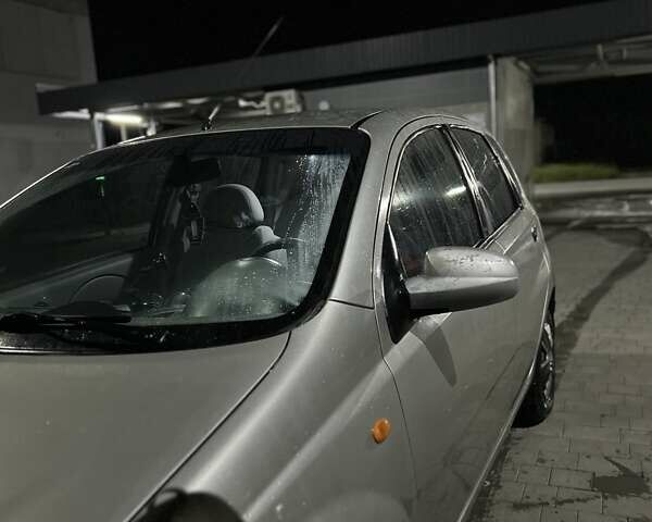 Серый Шевроле Авео, объемом двигателя 1.5 л и пробегом 230 тыс. км за 2700 $, фото 2 на Automoto.ua
