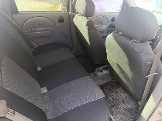 Серый Шевроле Авео, объемом двигателя 1.5 л и пробегом 221 тыс. км за 2700 $, фото 5 на Automoto.ua