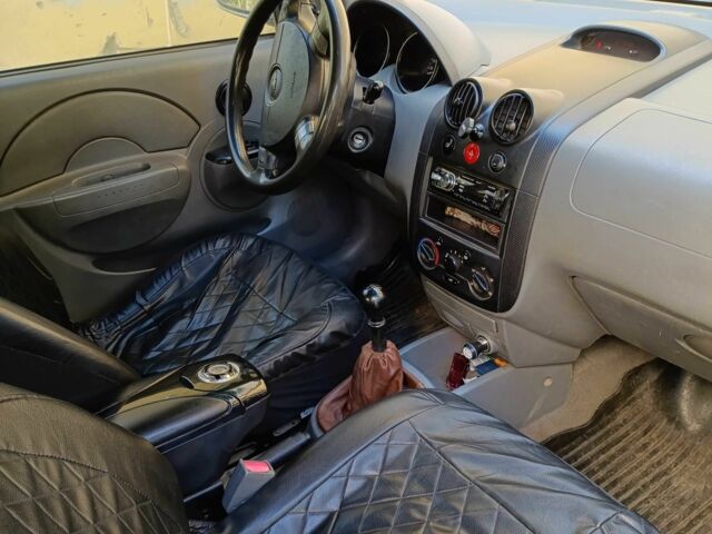 Серый Шевроле Авео, объемом двигателя 1.5 л и пробегом 300 тыс. км за 1910 $, фото 3 на Automoto.ua