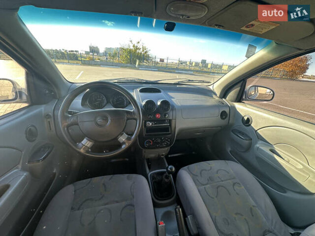 Серый Шевроле Авео, объемом двигателя 1.5 л и пробегом 244 тыс. км за 2600 $, фото 8 на Automoto.ua