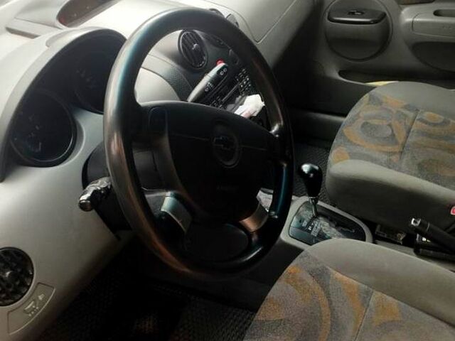 Серый Шевроле Авео, объемом двигателя 1.5 л и пробегом 260 тыс. км за 2700 $, фото 6 на Automoto.ua