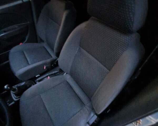 Серый Шевроле Авео, объемом двигателя 1.5 л и пробегом 217 тыс. км за 2800 $, фото 2 на Automoto.ua