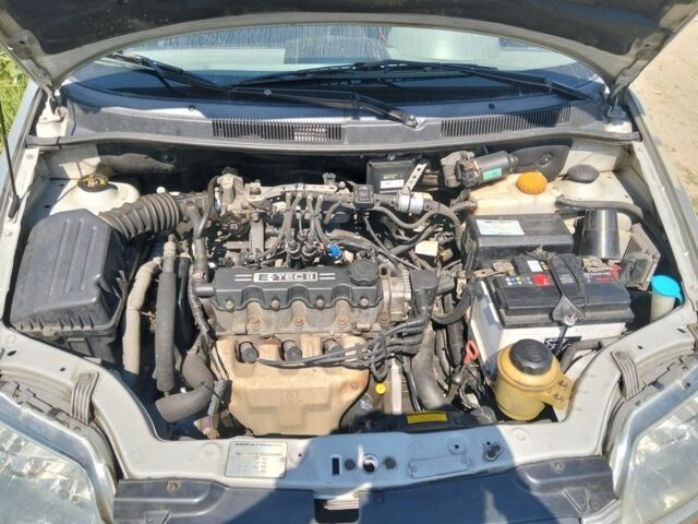 Серый Шевроле Авео, объемом двигателя 1.5 л и пробегом 240 тыс. км за 3100 $, фото 18 на Automoto.ua