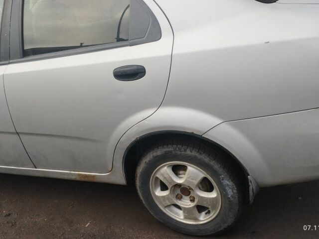 Серый Шевроле Авео, объемом двигателя 1.5 л и пробегом 313 тыс. км за 1650 $, фото 6 на Automoto.ua