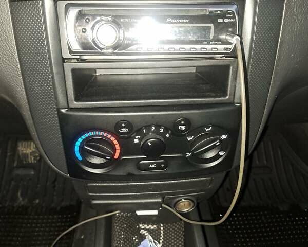 Серый Шевроле Авео, объемом двигателя 1.5 л и пробегом 217 тыс. км за 2800 $, фото 14 на Automoto.ua