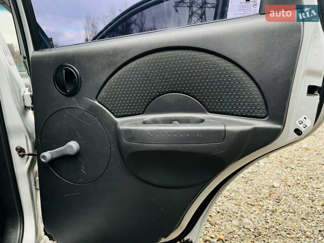 Сірий Шевроле Авео, об'ємом двигуна 1.5 л та пробігом 194 тис. км за 2900 $, фото 17 на Automoto.ua