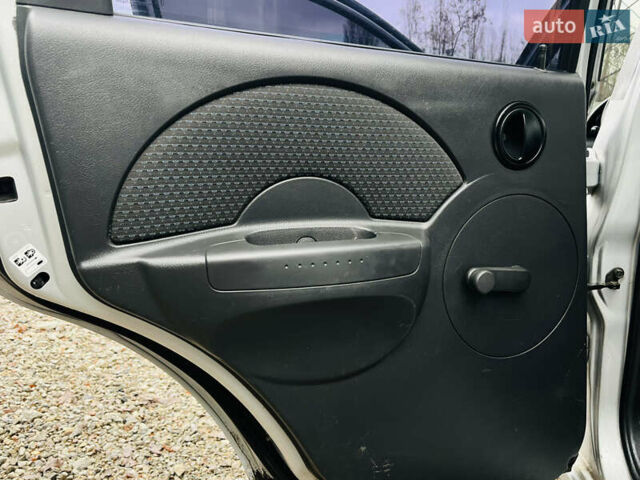 Сірий Шевроле Авео, об'ємом двигуна 1.5 л та пробігом 194 тис. км за 2900 $, фото 15 на Automoto.ua