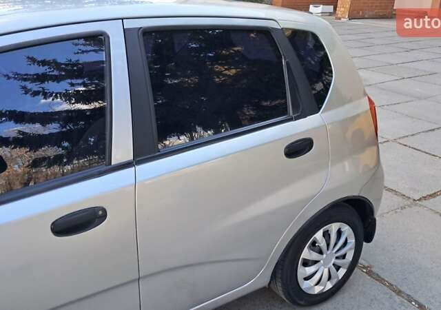 Серый Шевроле Авео, объемом двигателя 1.5 л и пробегом 265 тыс. км за 2700 $, фото 13 на Automoto.ua