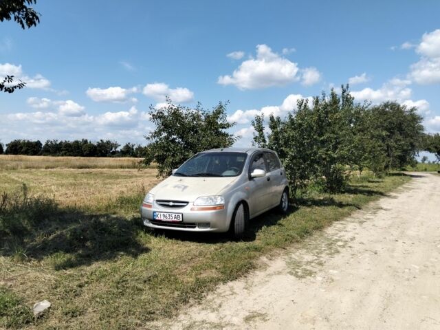 Серый Шевроле Авео, объемом двигателя 1.5 л и пробегом 240 тыс. км за 3100 $, фото 1 на Automoto.ua