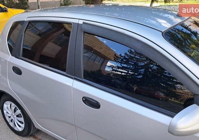 Серый Шевроле Авео, объемом двигателя 1.5 л и пробегом 265 тыс. км за 2700 $, фото 8 на Automoto.ua