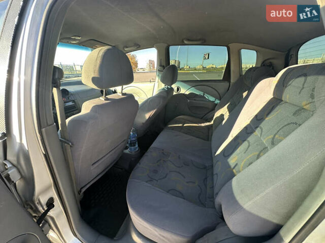 Серый Шевроле Авео, объемом двигателя 1.5 л и пробегом 244 тыс. км за 2600 $, фото 7 на Automoto.ua