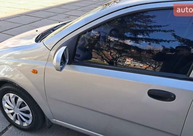 Серый Шевроле Авео, объемом двигателя 1.5 л и пробегом 265 тыс. км за 2700 $, фото 12 на Automoto.ua
