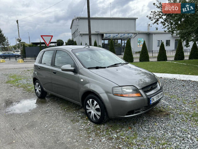 Серый Шевроле Авео, объемом двигателя 1.5 л и пробегом 225 тыс. км за 2850 $, фото 1 на Automoto.ua