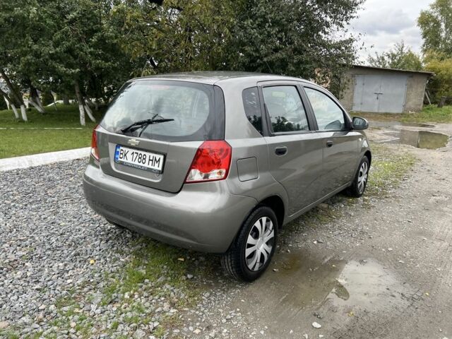 Серый Шевроле Авео, объемом двигателя 1.5 л и пробегом 225 тыс. км за 2850 $, фото 2 на Automoto.ua
