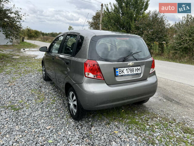 Серый Шевроле Авео, объемом двигателя 1.5 л и пробегом 225 тыс. км за 2850 $, фото 5 на Automoto.ua