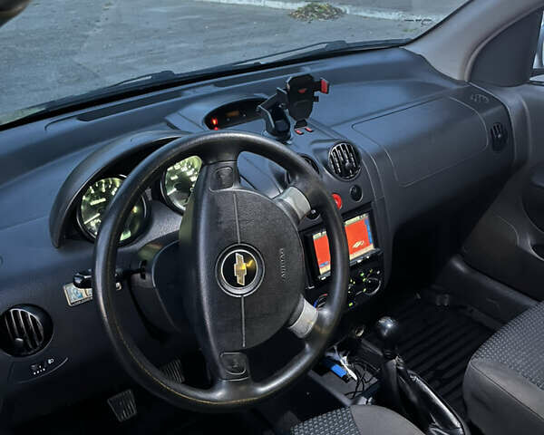 Серый Шевроле Авео, объемом двигателя 1.5 л и пробегом 260 тыс. км за 2200 $, фото 4 на Automoto.ua