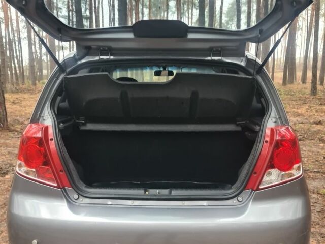 Серый Шевроле Авео, объемом двигателя 1.5 л и пробегом 120 тыс. км за 3400 $, фото 7 на Automoto.ua