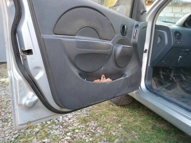 Сірий Шевроле Авео, об'ємом двигуна 1.5 л та пробігом 356 тис. км за 2381 $, фото 4 на Automoto.ua