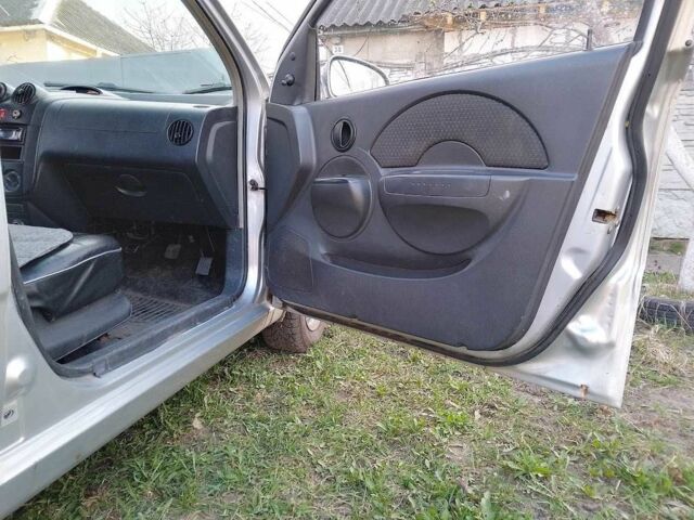 Сірий Шевроле Авео, об'ємом двигуна 1.5 л та пробігом 356 тис. км за 2381 $, фото 5 на Automoto.ua