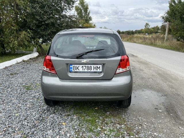 Серый Шевроле Авео, объемом двигателя 1.5 л и пробегом 225 тыс. км за 2850 $, фото 3 на Automoto.ua
