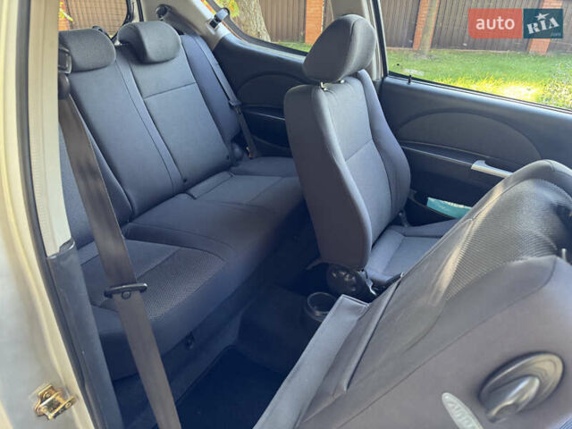 Серый Шевроле Авео, объемом двигателя 1.6 л и пробегом 155 тыс. км за 4100 $, фото 7 на Automoto.ua