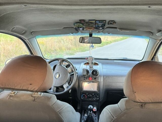 Серый Шевроле Авео, объемом двигателя 1.5 л и пробегом 300 тыс. км за 1850 $, фото 7 на Automoto.ua