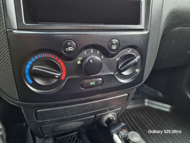 Серый Шевроле Авео, объемом двигателя 1.5 л и пробегом 1 тыс. км за 2400 $, фото 8 на Automoto.ua