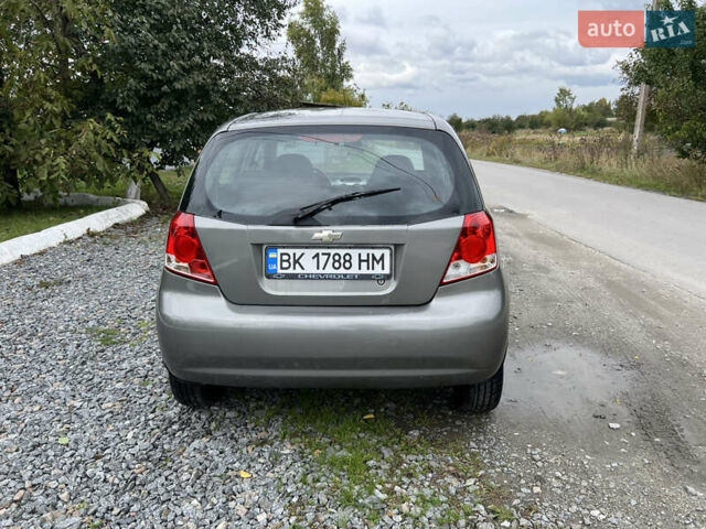 Серый Шевроле Авео, объемом двигателя 1.5 л и пробегом 225 тыс. км за 2850 $, фото 4 на Automoto.ua