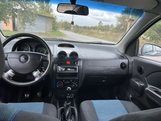 Серый Шевроле Авео, объемом двигателя 1.5 л и пробегом 225 тыс. км за 2850 $, фото 13 на Automoto.ua