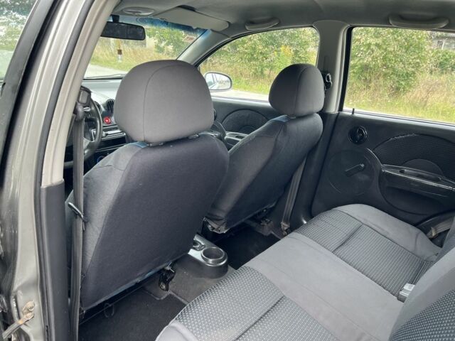 Серый Шевроле Авео, объемом двигателя 1.5 л и пробегом 225 тыс. км за 2850 $, фото 12 на Automoto.ua