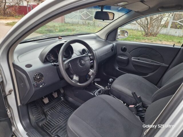 Серый Шевроле Авео, объемом двигателя 1.5 л и пробегом 1 тыс. км за 2400 $, фото 6 на Automoto.ua