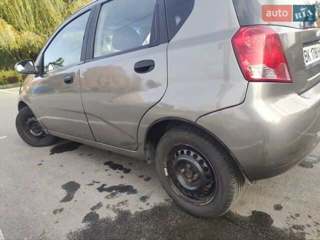 Серый Шевроле Авео, объемом двигателя 1.5 л и пробегом 232 тыс. км за 2450 $, фото 3 на Automoto.ua