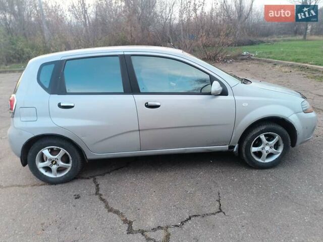 Серый Шевроле Авео, объемом двигателя 1.5 л и пробегом 204 тыс. км за 2700 $, фото 2 на Automoto.ua