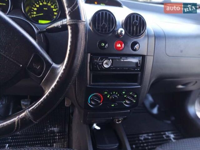Сірий Шевроле Авео, об'ємом двигуна 1.5 л та пробігом 140 тис. км за 3200 $, фото 11 на Automoto.ua