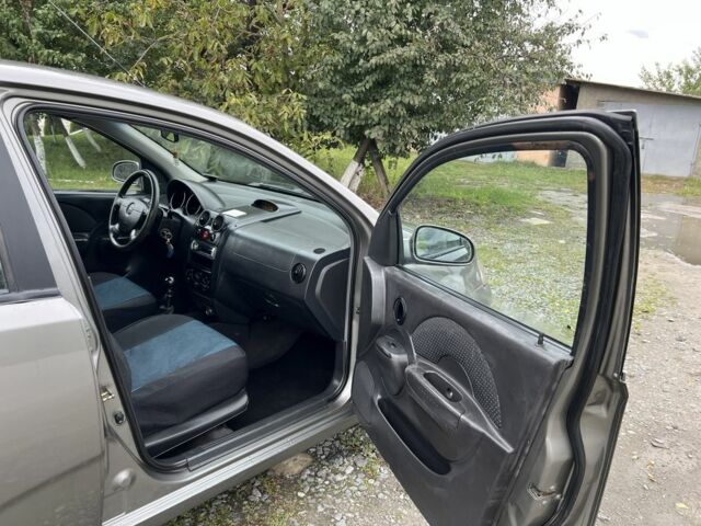 Серый Шевроле Авео, объемом двигателя 1.5 л и пробегом 225 тыс. км за 2850 $, фото 15 на Automoto.ua