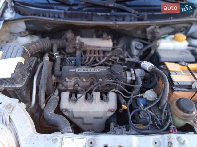 Сірий Шевроле Авео, об'ємом двигуна 1.5 л та пробігом 140 тис. км за 3200 $, фото 22 на Automoto.ua