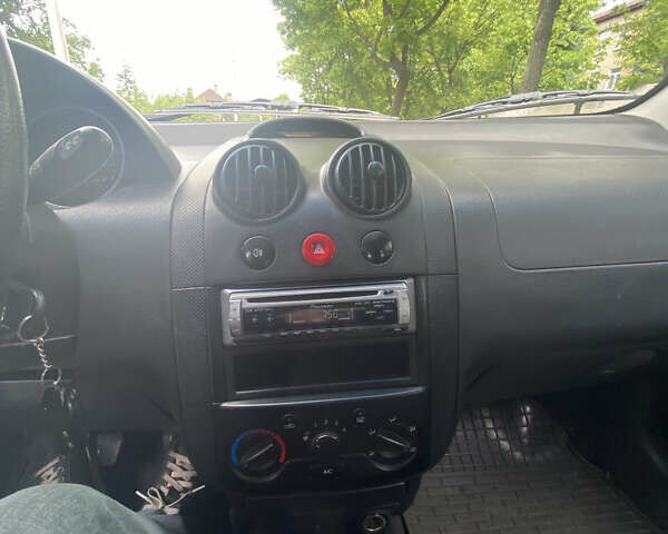 Серый Шевроле Авео, объемом двигателя 1.5 л и пробегом 137 тыс. км за 4200 $, фото 3 на Automoto.ua