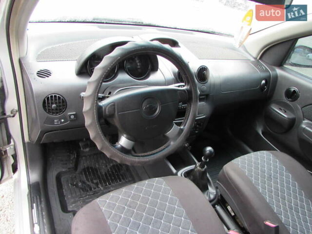 Серый Шевроле Авео, объемом двигателя 1.5 л и пробегом 229 тыс. км за 2900 $, фото 5 на Automoto.ua