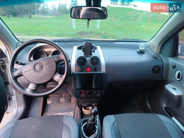 Серый Шевроле Авео, объемом двигателя 1.5 л и пробегом 204 тыс. км за 2700 $, фото 12 на Automoto.ua