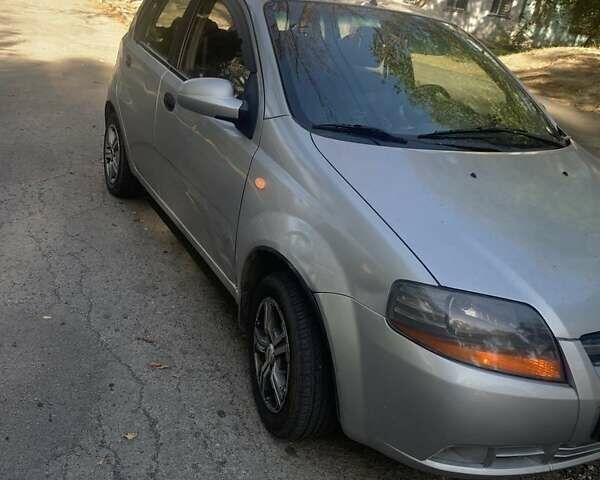 Серый Шевроле Авео, объемом двигателя 1.5 л и пробегом 198 тыс. км за 3200 $, фото 1 на Automoto.ua