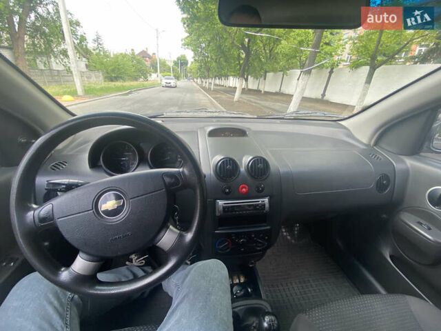 Серый Шевроле Авео, объемом двигателя 1.5 л и пробегом 137 тыс. км за 4200 $, фото 2 на Automoto.ua