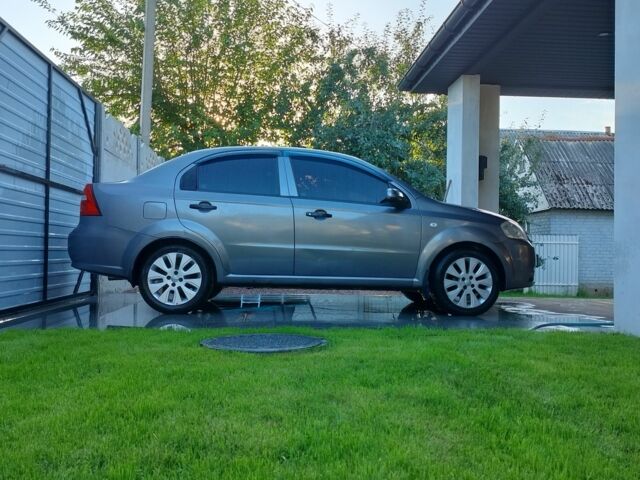 Сірий Шевроле Авео, об'ємом двигуна 1.5 л та пробігом 229 тис. км за 3500 $, фото 1 на Automoto.ua