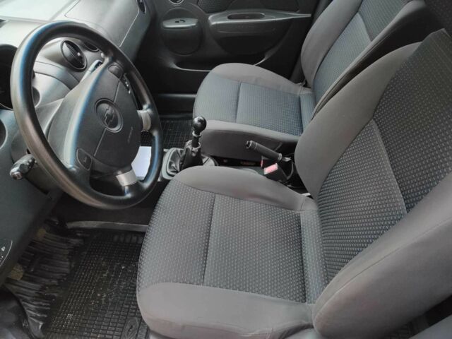 Серый Шевроле Авео, объемом двигателя 1.5 л и пробегом 197 тыс. км за 3700 $, фото 4 на Automoto.ua