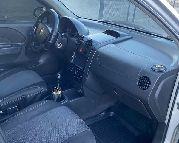 Серый Шевроле Авео, объемом двигателя 1.5 л и пробегом 160 тыс. км за 3200 $, фото 6 на Automoto.ua