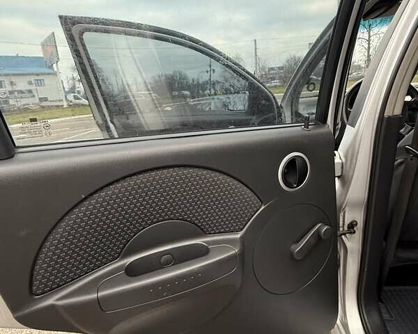 Сірий Шевроле Авео, об'ємом двигуна 1.5 л та пробігом 206 тис. км за 3500 $, фото 7 на Automoto.ua