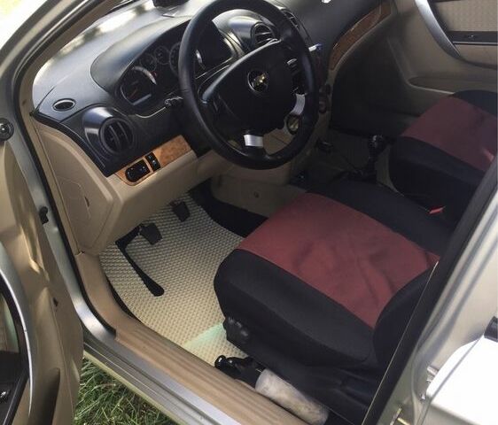 Серый Шевроле Авео, объемом двигателя 1.6 л и пробегом 160 тыс. км за 3500 $, фото 1 на Automoto.ua